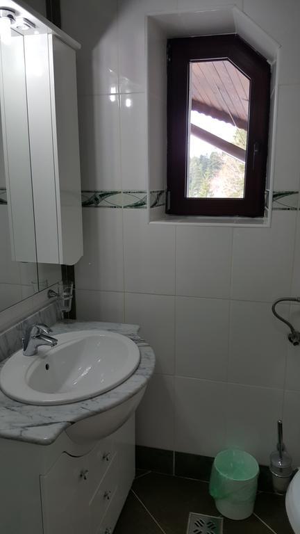 Cameră triplă cu baie externă