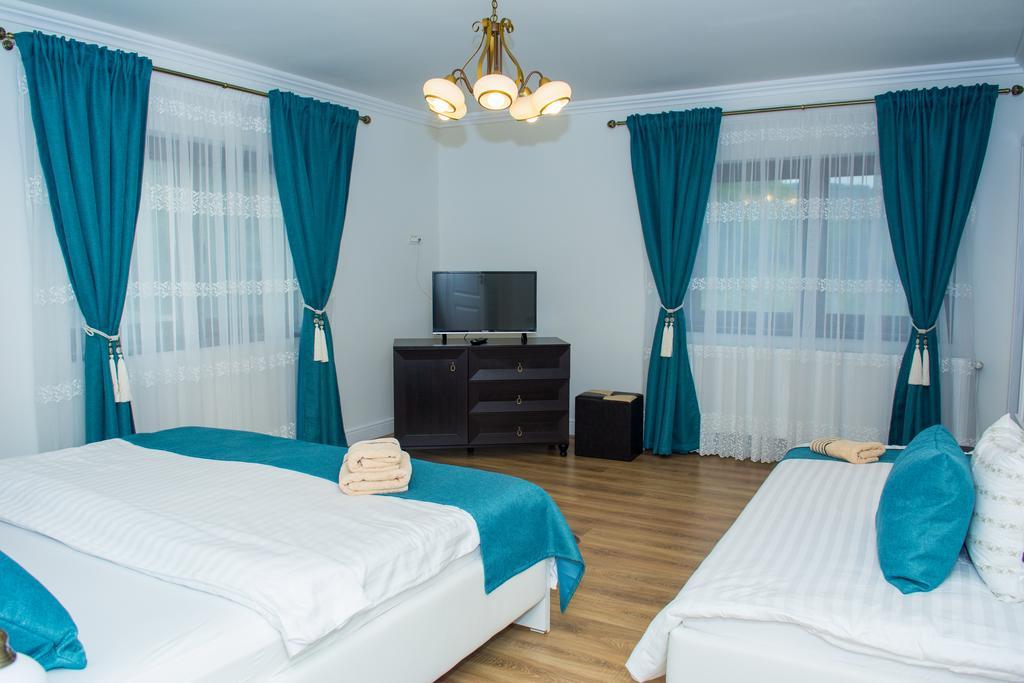 Cameră triplă cu baie privată