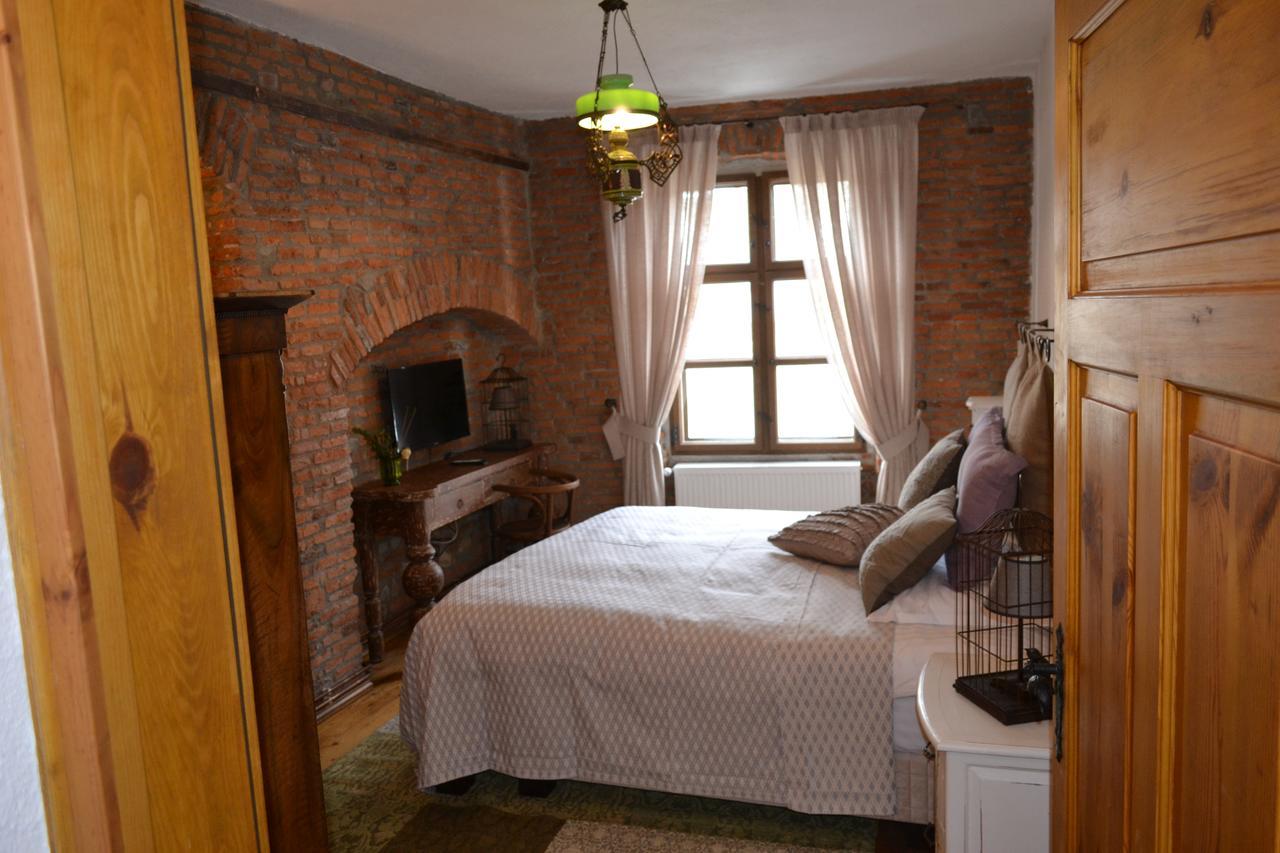 One-Bedroom Apartment Balcony,572088474:JPEG