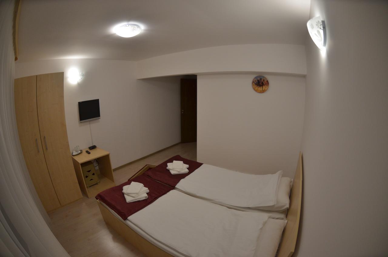 Cameră dublă buget