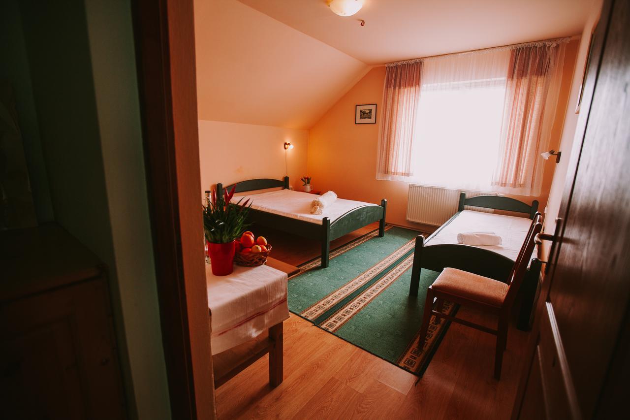 Cameră Deluxe (2 adulți + 1 copil)