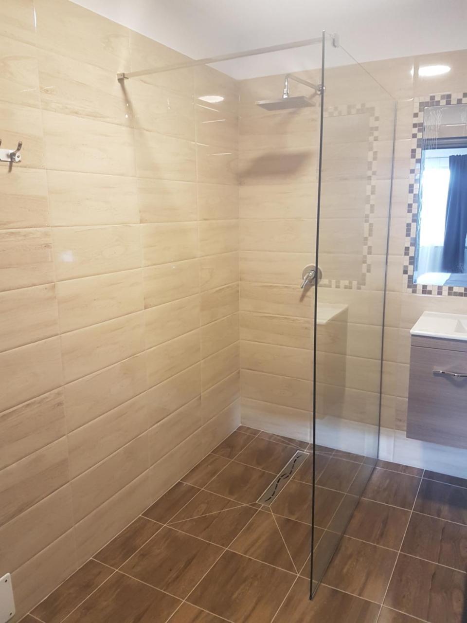 Cameră dublă cu baie privată