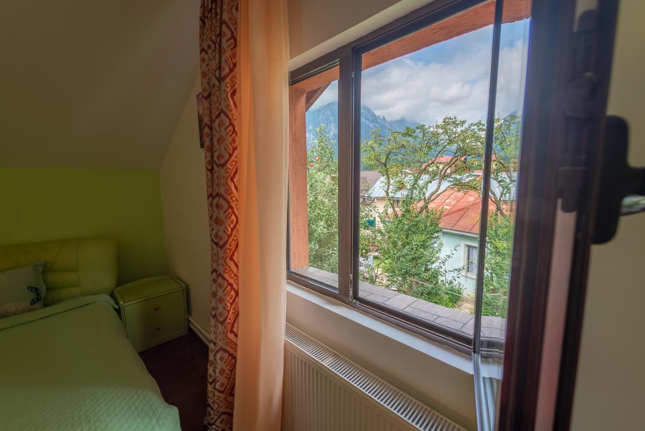Cameră dublă cu baie privată