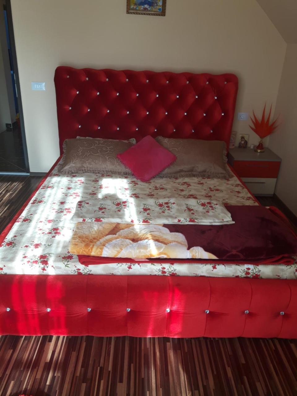 Cameră dublă cu balcon (2 adulți + 1 copil)