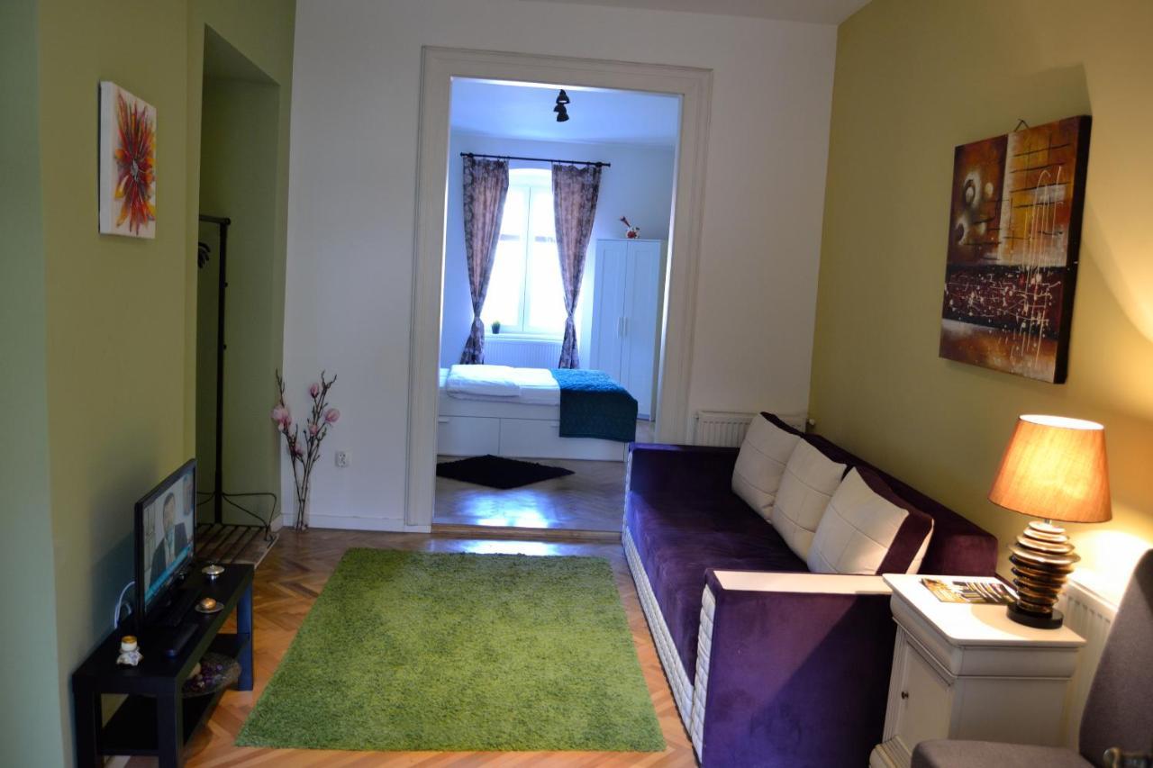 One-Bedroom Apartment with view towards Piaţa Sfatului,727963303:JPEG