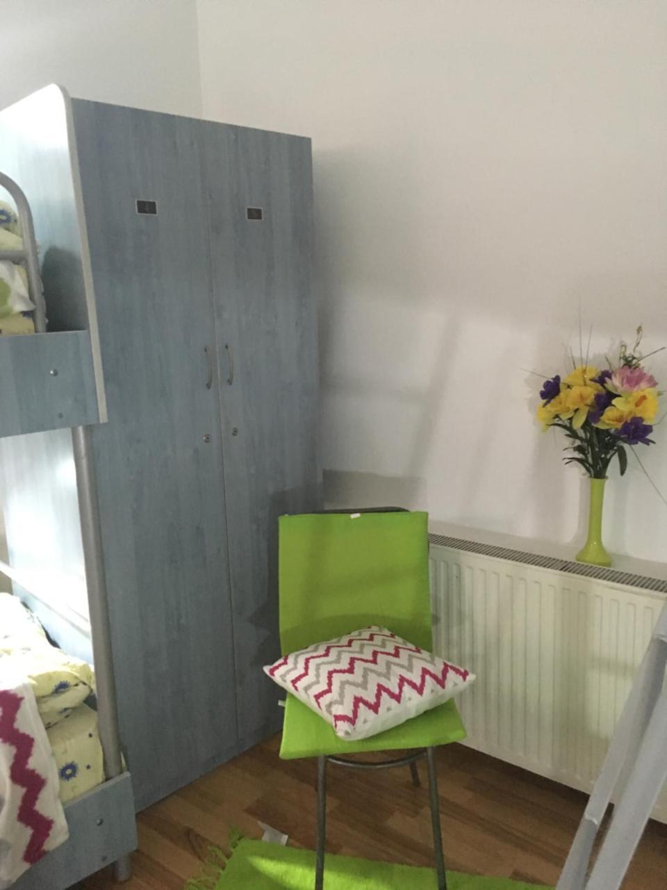 Posto Letto in Dormitorio con 6 Letti