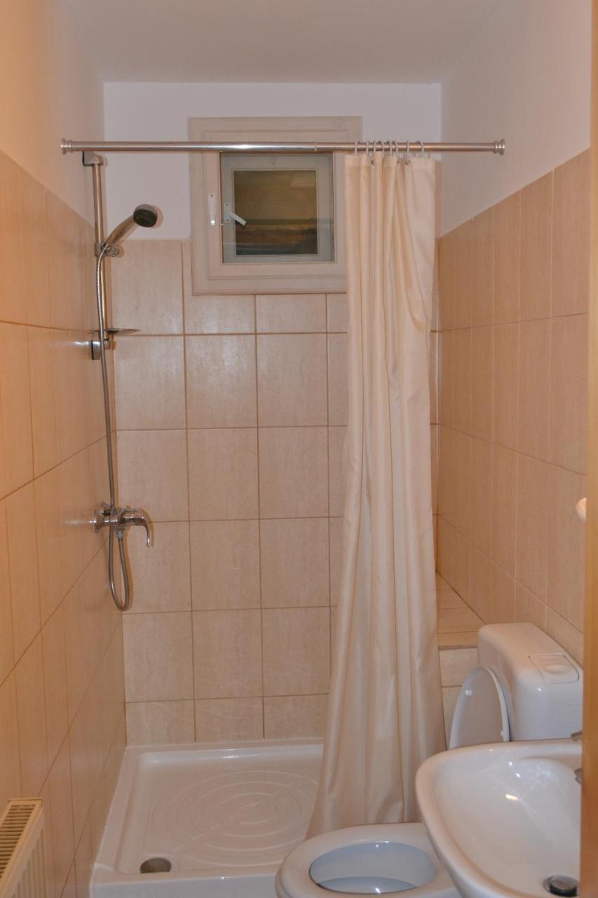 Cameră triplă cu baie privată