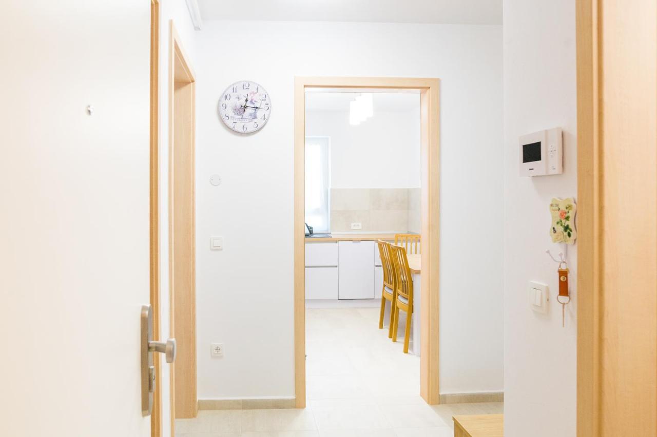 Apartment,754199383:JPEG