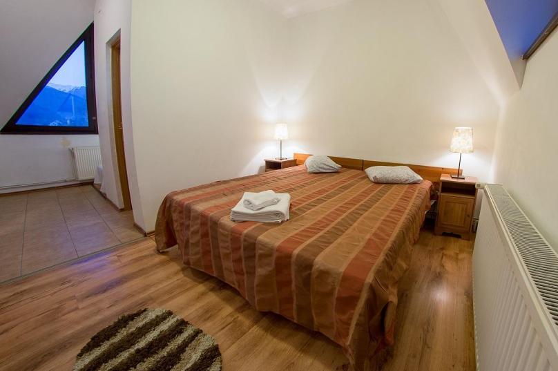 Cameră triplă cu vedere la munte