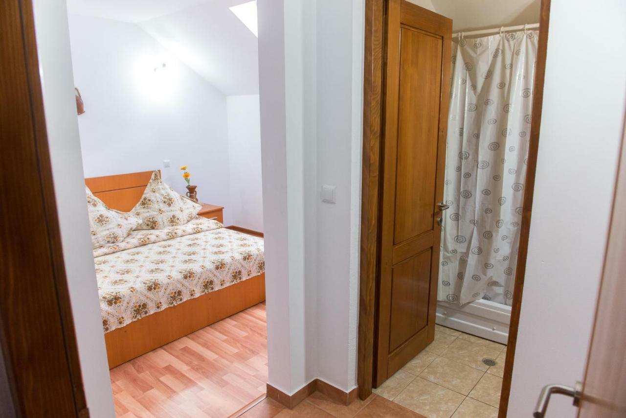 Cameră dublă cu baie privată