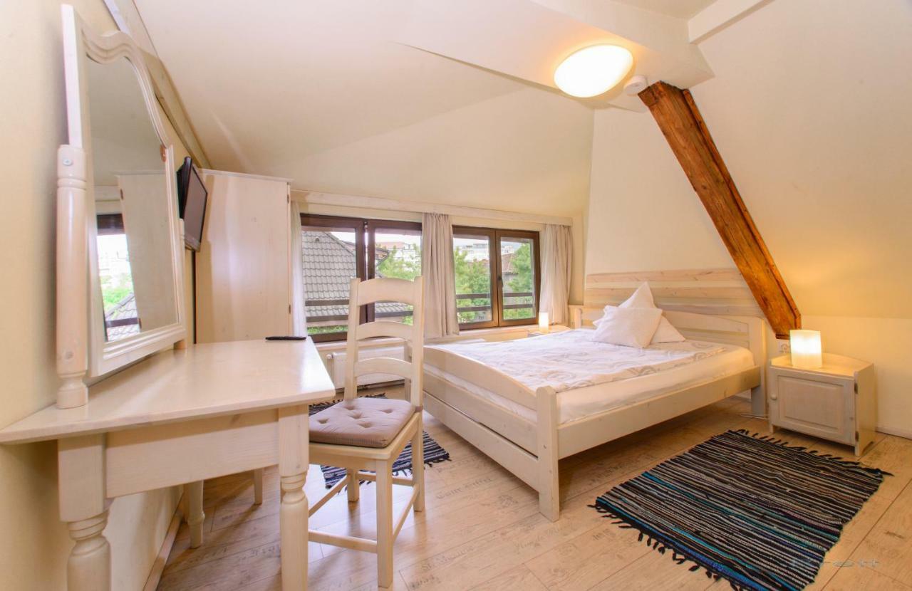 Double Room,787951800:JPEG