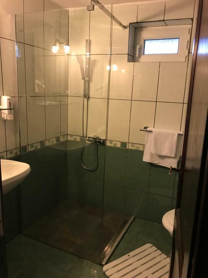 Family Room with Balcony,1097141706:JPEG