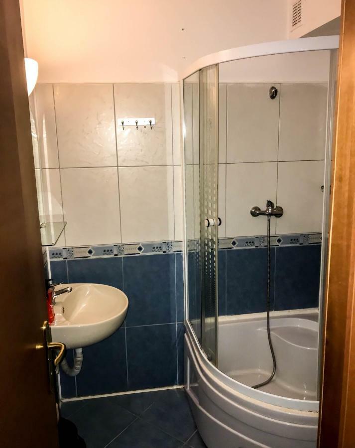 Cameră triplă cu baie