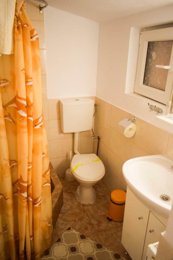Cameră triplă cu baie privată