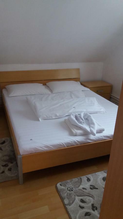Cameră dublă cu baie privată