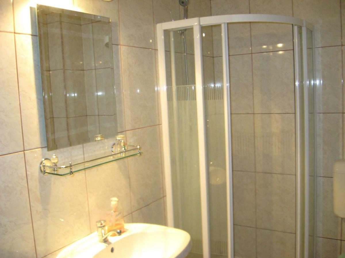 Cameră dublă sau twin cu baie privată