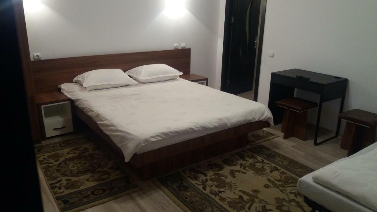 Cameră triplă cu baie