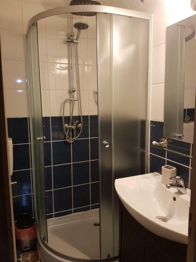 Cameră dublă cu baie privată