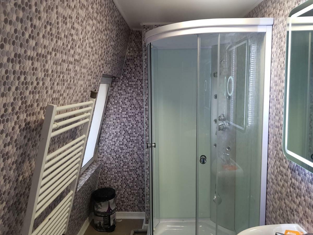 Cameră dublă Deluxe cu duş