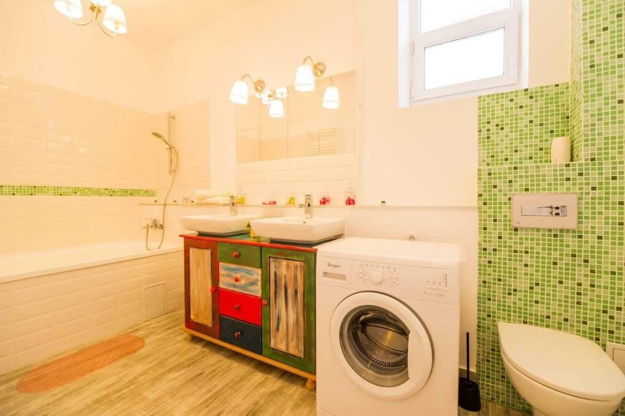 Two-Bedroom Apartment,880694990:JPEG