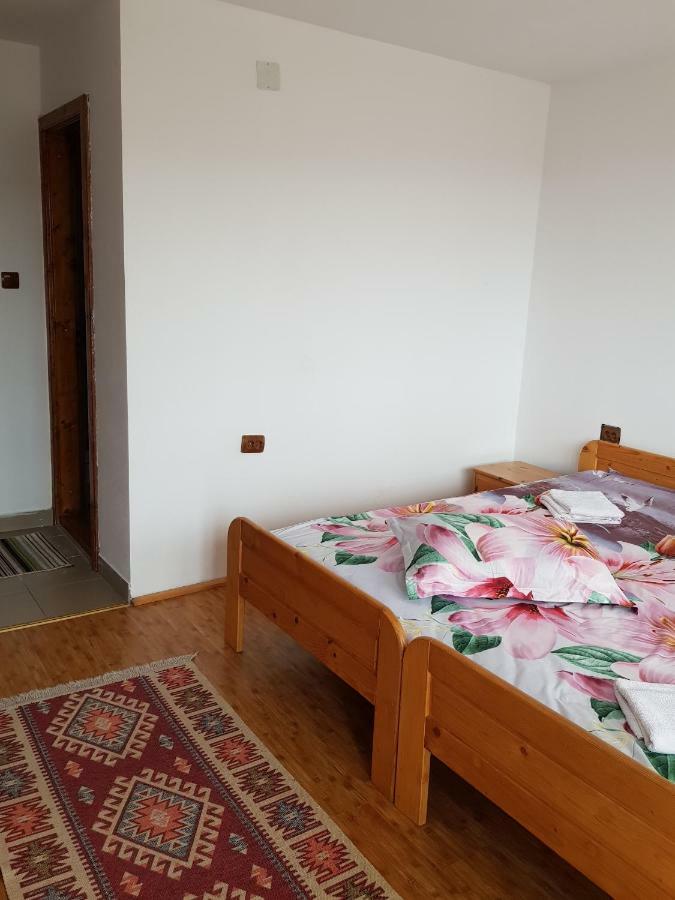 Cameră dublă cu baie privată