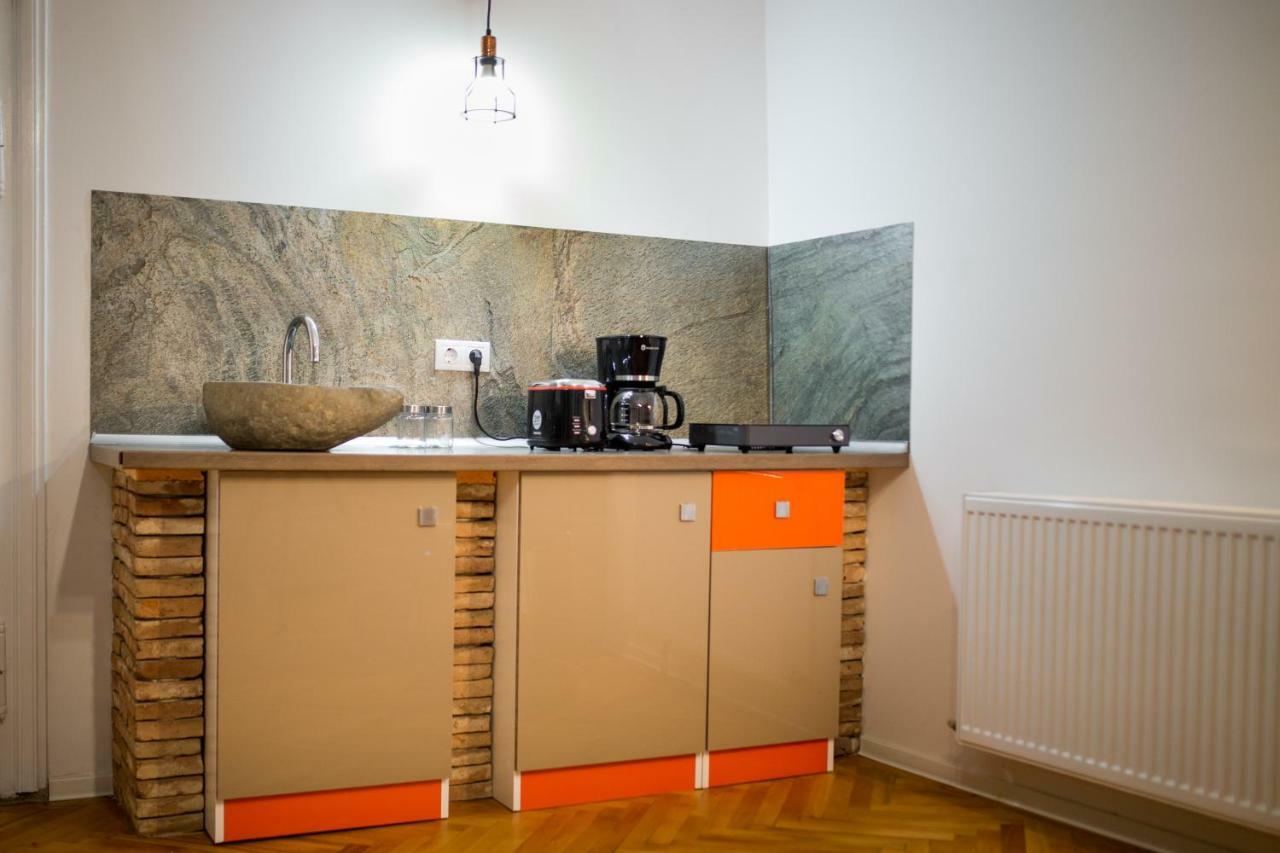 Estudio con sofá cama