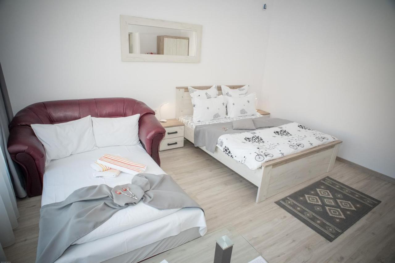 One-Bedroom Apartment,956396569:JPEG