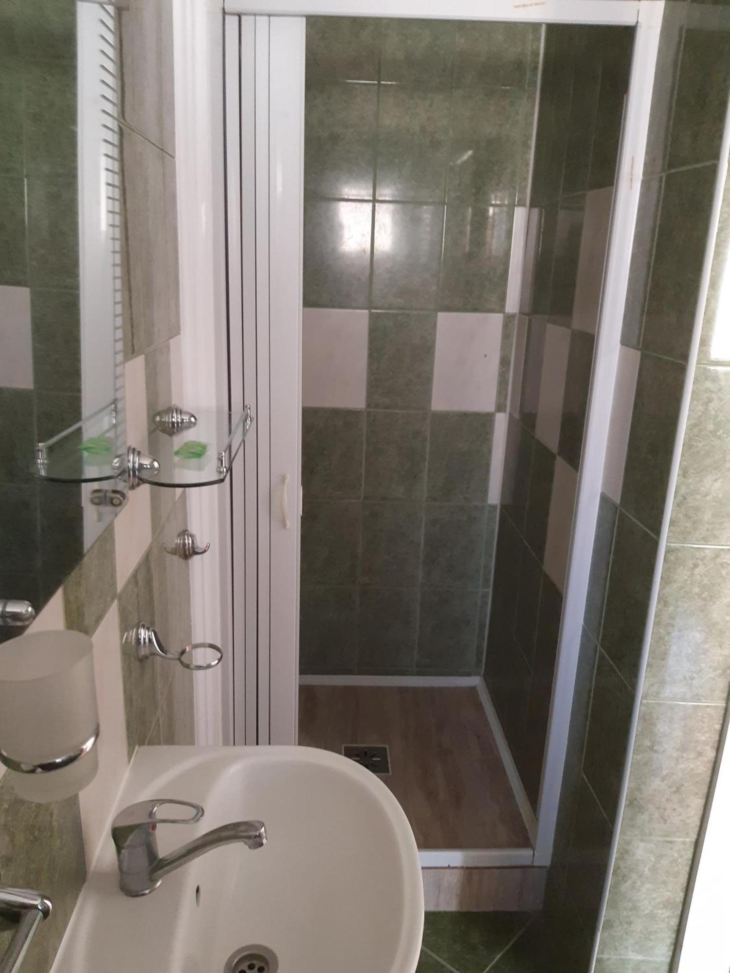 Cameră triplă cu baie