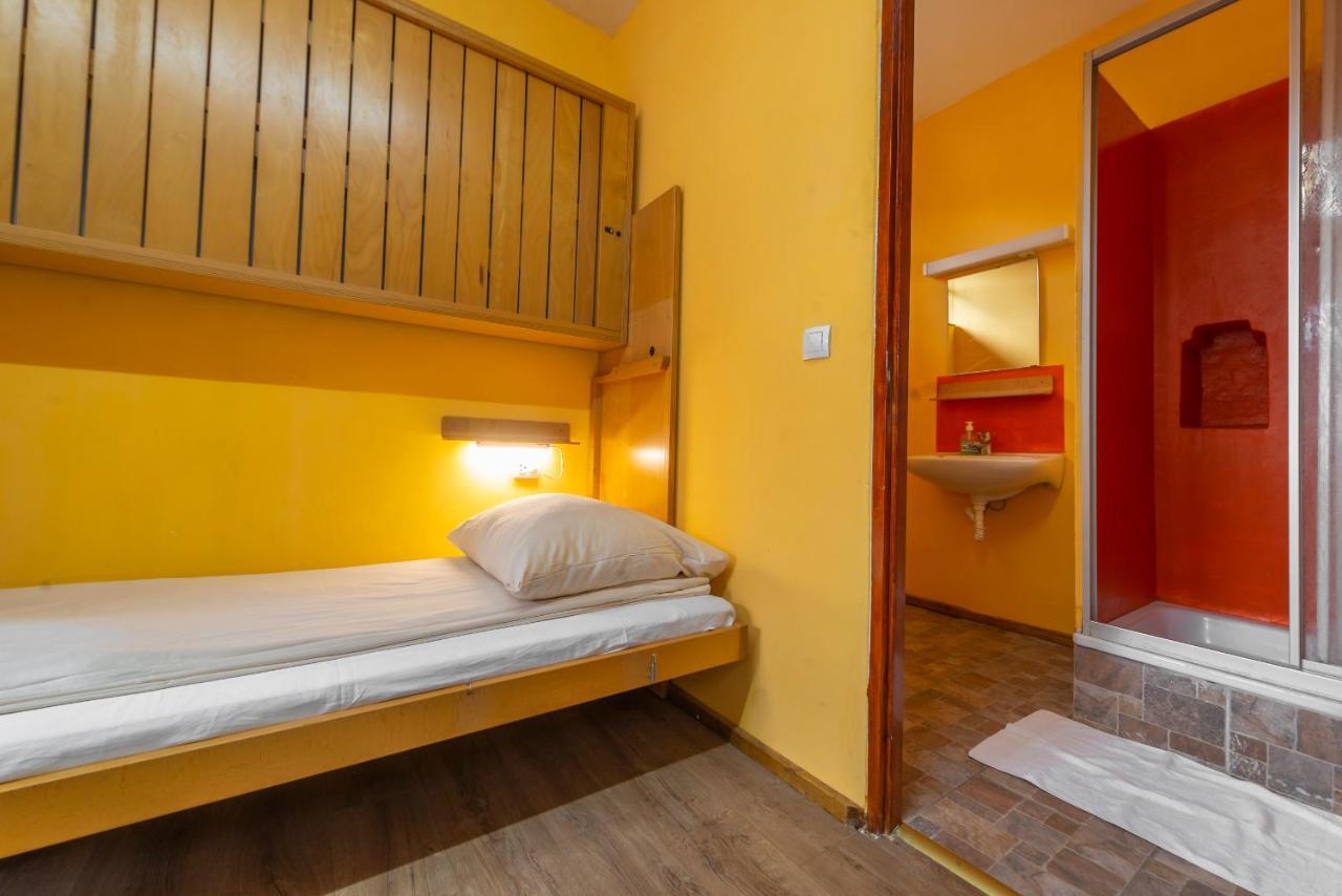 Zweibettzimmer mit eigenem Bad