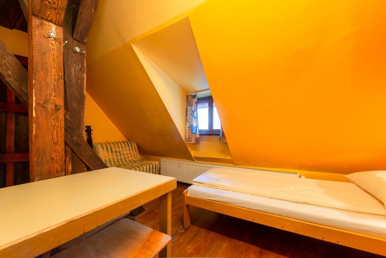 Dreibettzimmer mit Gemeinschaftsbad