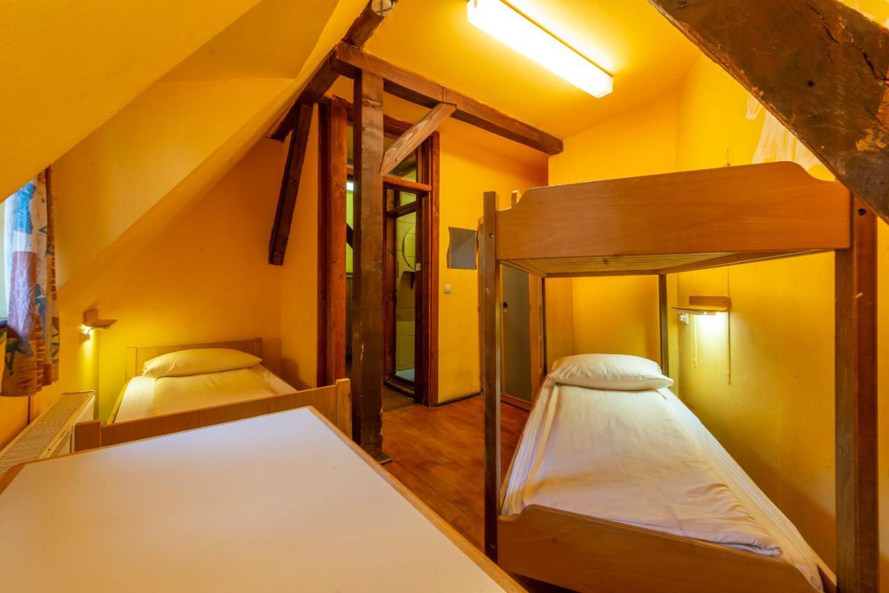 Zweibettzimmer mit Gemeinschaftsbad