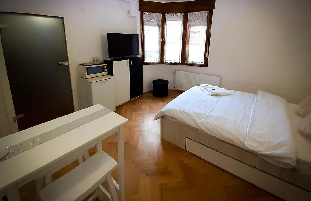 Black &White Room-1