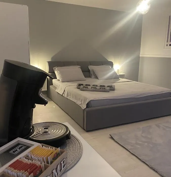 Roomzzz Sibiu-1