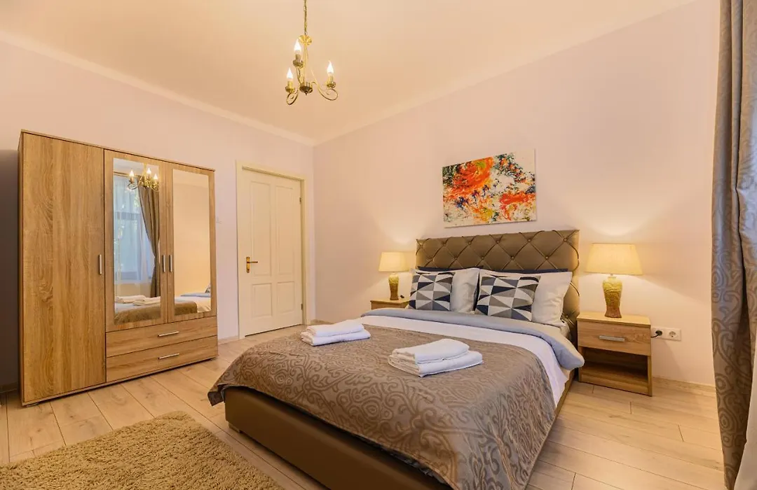 Chic&View Brasov Apartment-1