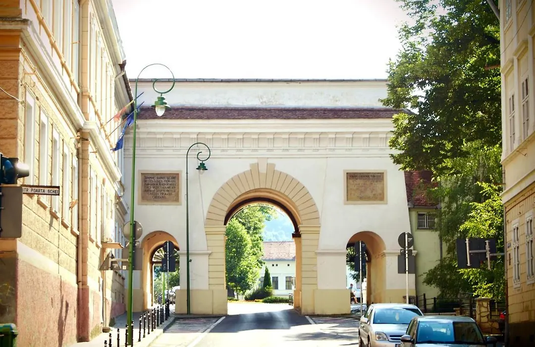 Charming Apartment - Heart Of Brasov Poarta Schei-1