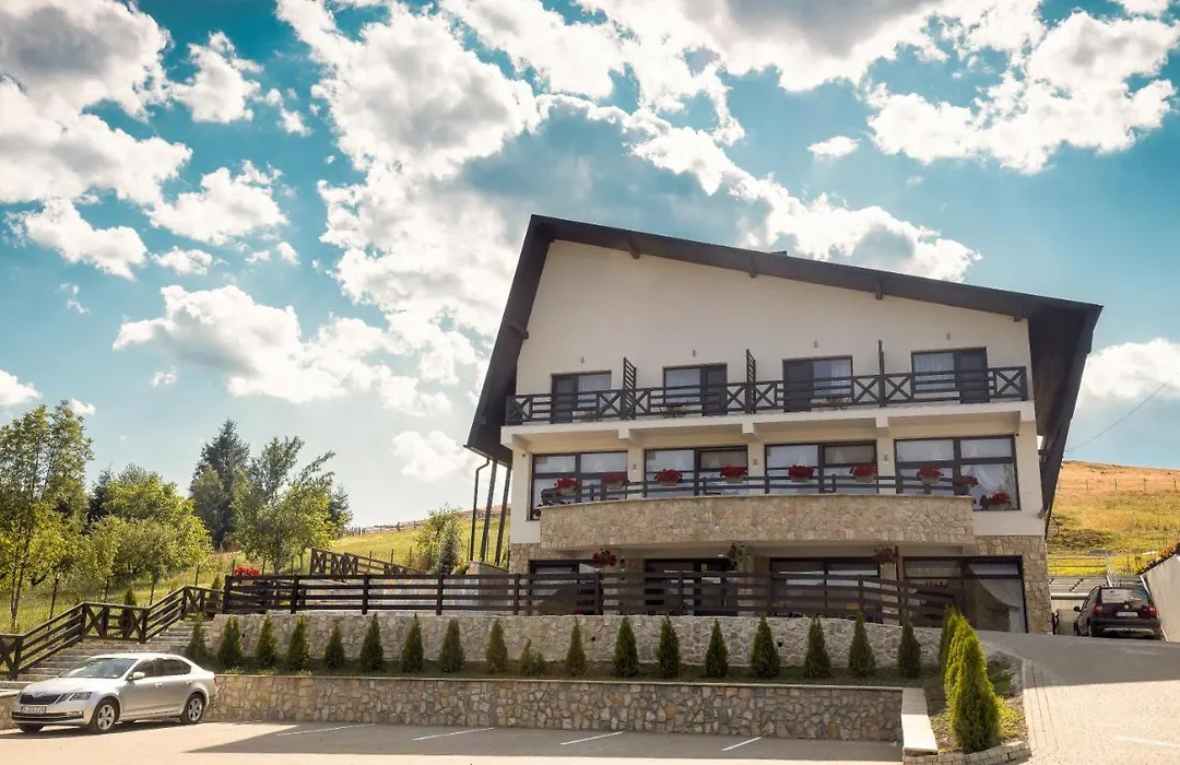 Vale Humor Residence-1