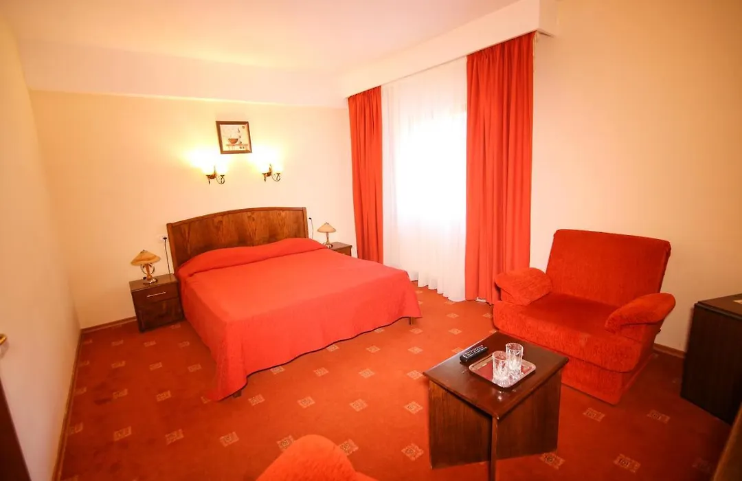 Hotel Piatra Craiului-1