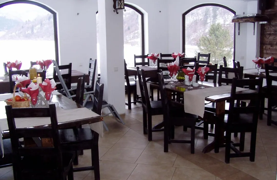 Taverna Pietrei Craiului-1