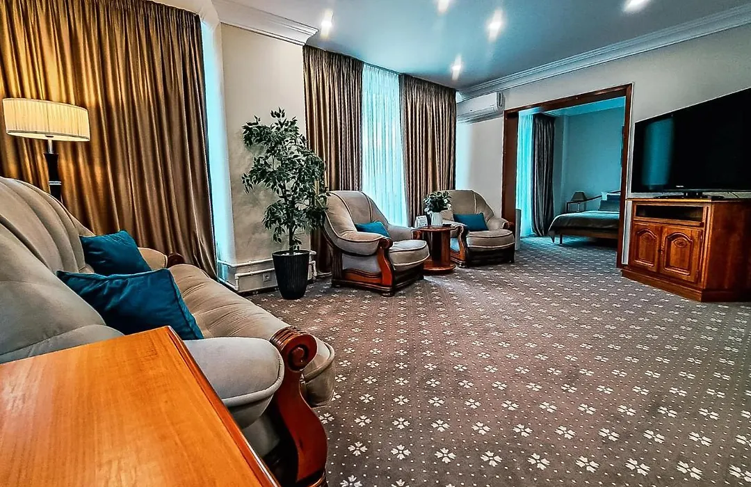 Hotel Trotuş-1