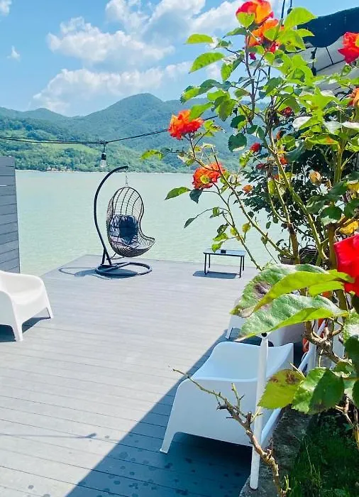 Noah River House-1
