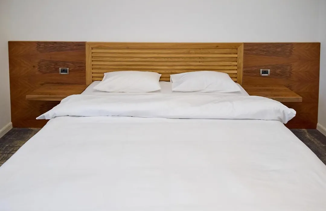 Motel Eden-1