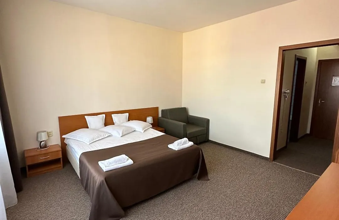 Hotel Diana-1