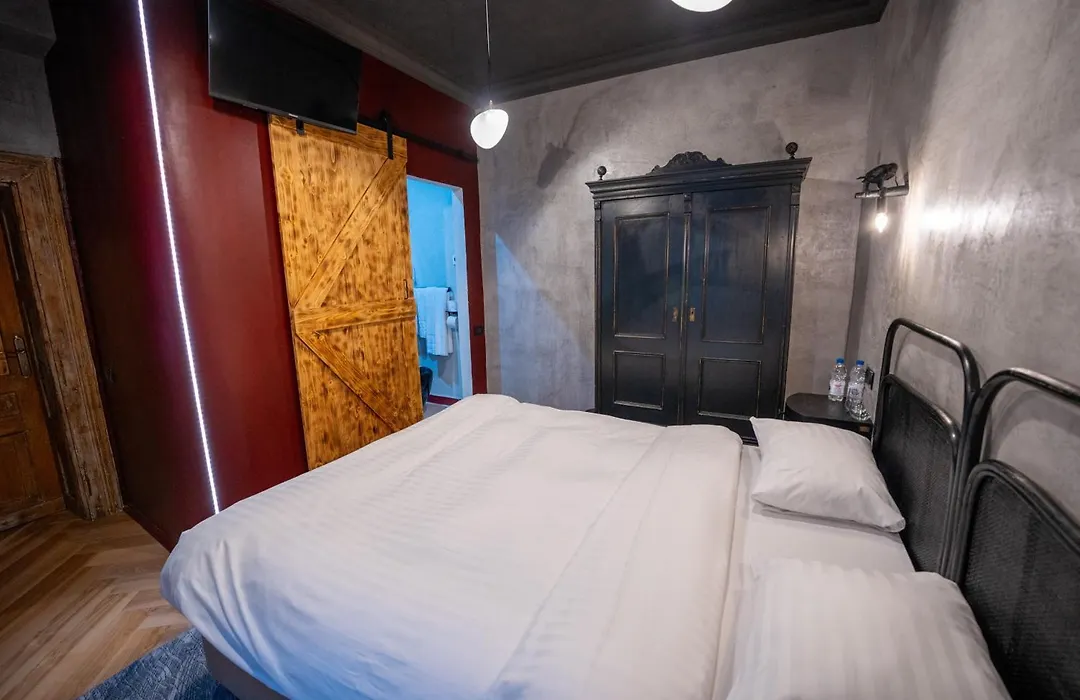 Barrique Chambers-1