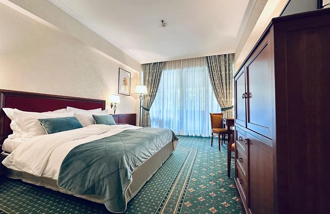 Lux Garden Hotel-1