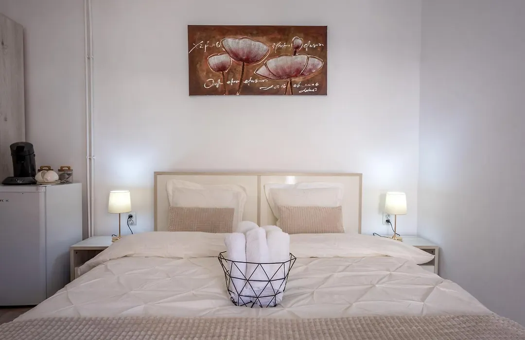 Central Amelie Accommodation-1