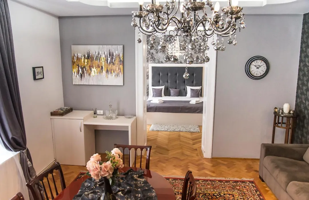 Mozart & Bach Historic Apartment-1