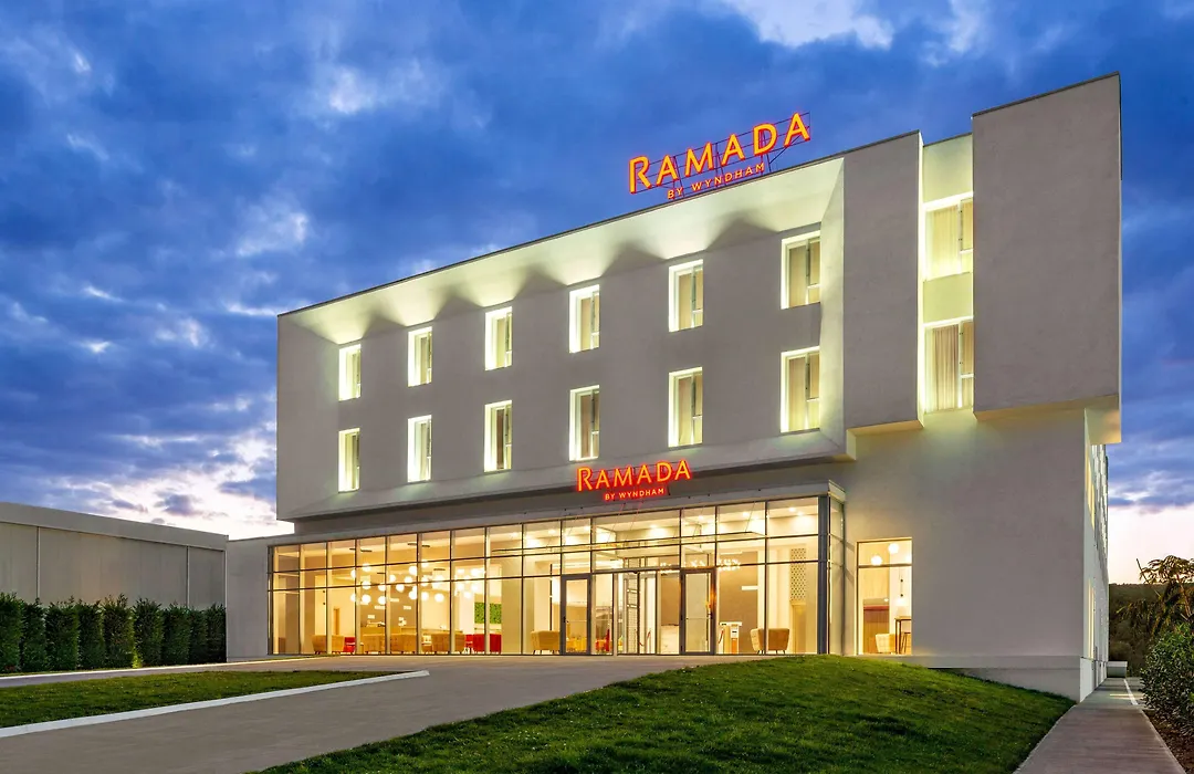 Ramada by Wyndham Targu Jiu-1