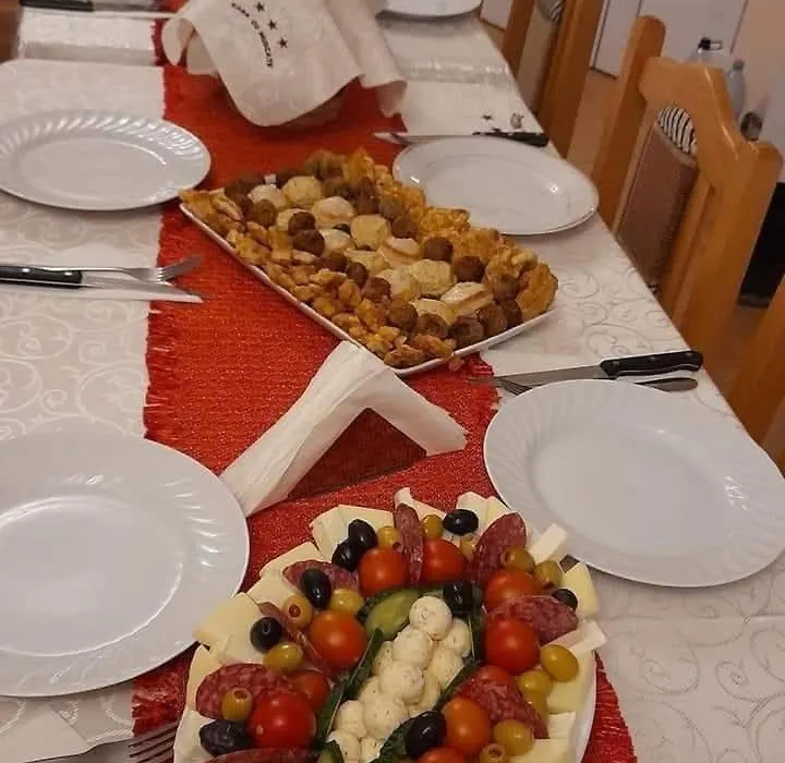 Casa cu Muscate-1
