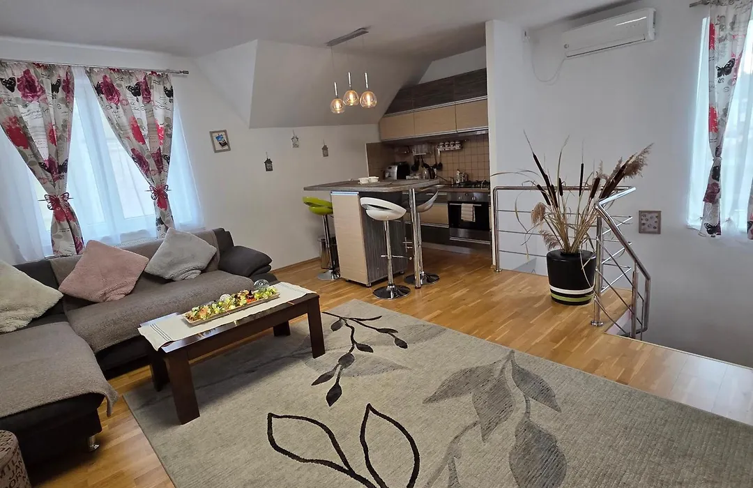 Smiley Apartment-1