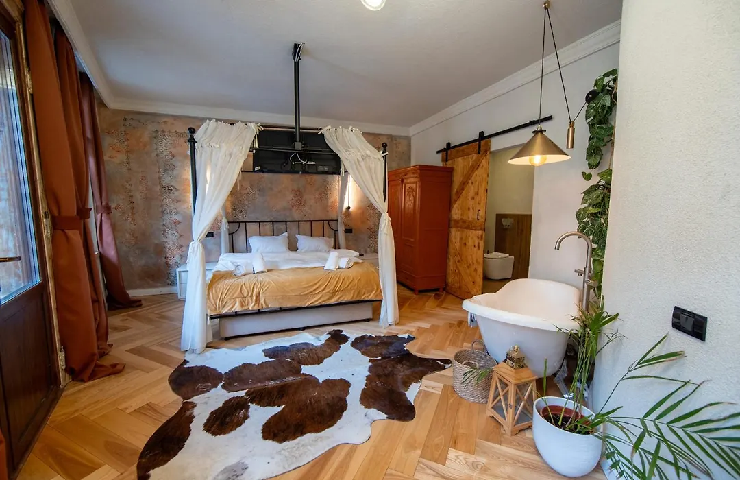 Barrique Garden - Breakfast & Restaurant - Old Town -Officially Classified Guesthouse-1